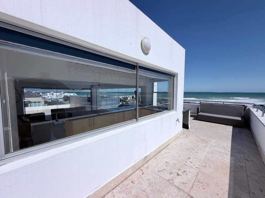 7 Bedroom Property for Sale in Bloubergstrand Western Cape